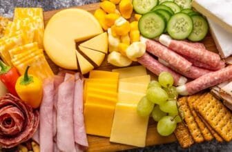 Easy Charcuterie Board – thestayathomechef.com